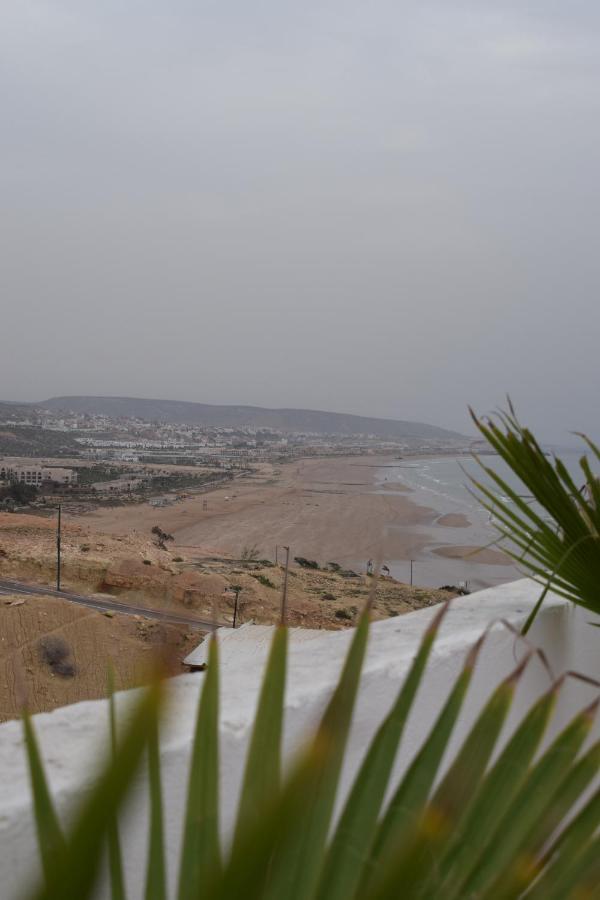 Sunny Wave Taghazout Surf & Yoga Hotel Exterior foto