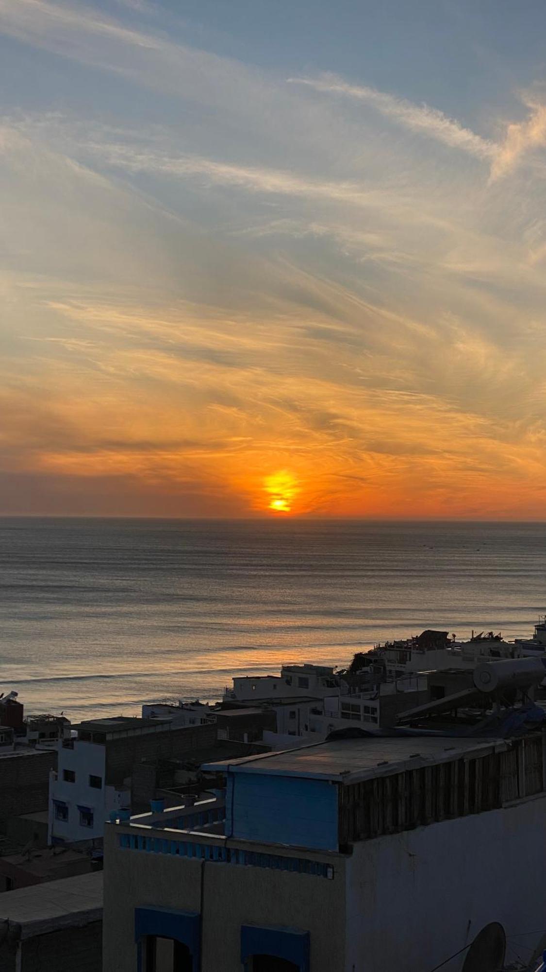 Sunny Wave Taghazout Surf & Yoga Hotel Exterior foto
