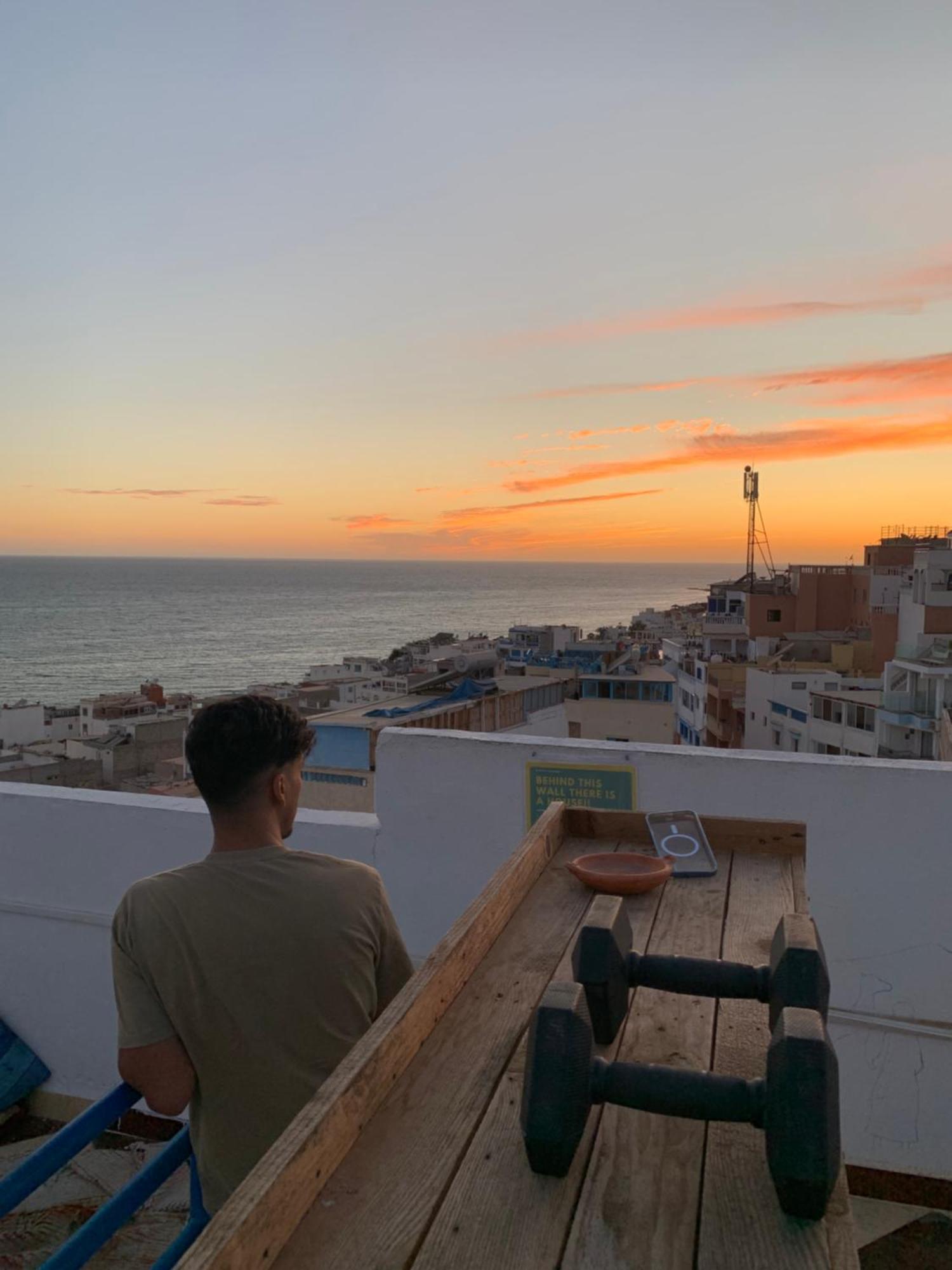 Sunny Wave Taghazout Surf & Yoga Hotel Exterior foto